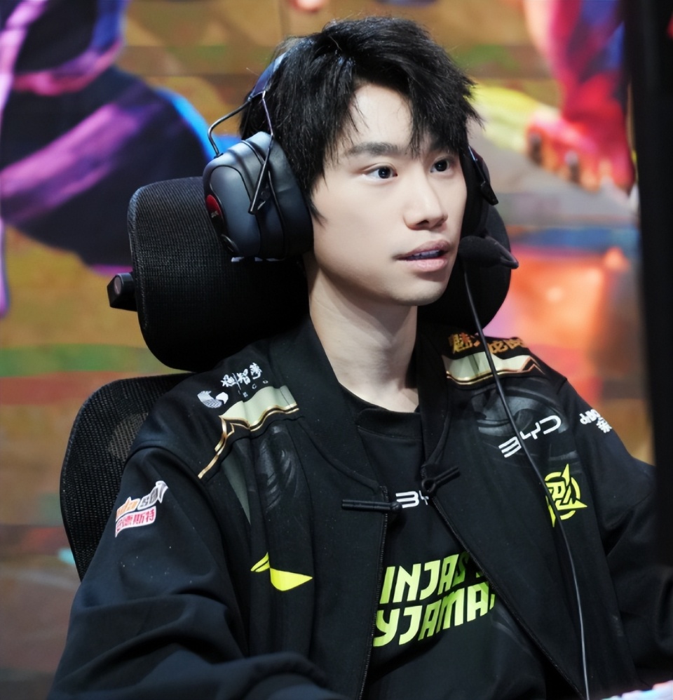 关于Rookie爆冷击败老鹰，高光表现引爆全场！的信息