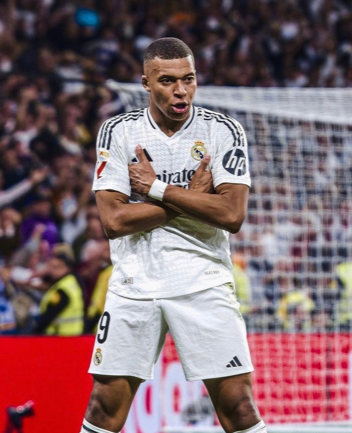 海星直播-姆巴佩迎来十二赛季高光表现，巴塞罗那球迷沸腾！的简单介绍